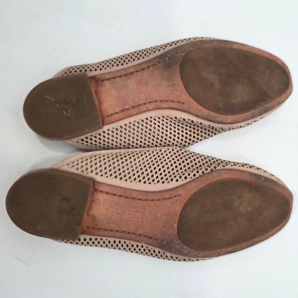 Frye Women's Gwen Slide Laser Cut Perforated Blush Nubuck Leather Sandal 8 - Picture 6 of 7